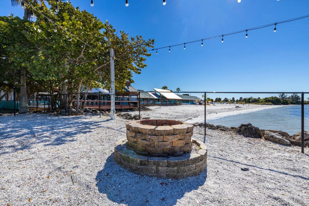Come Stay Where The Dolphins Play! Ruskin Exterior photo